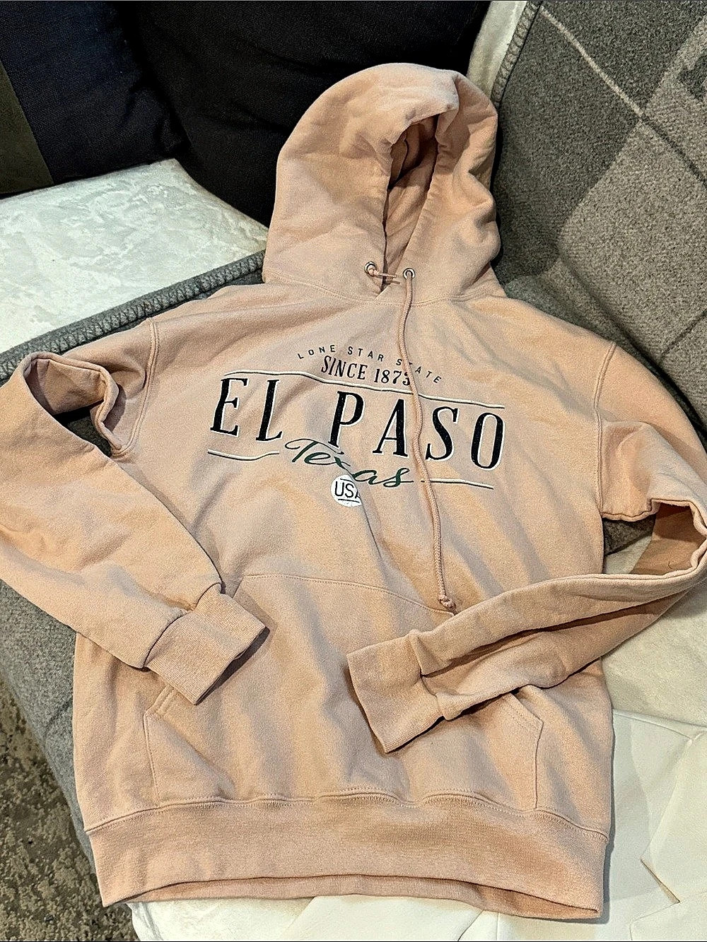 Graphic Pullover Hoodie in Pink